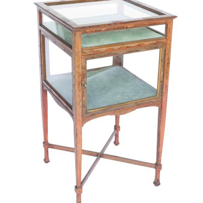 Edwardian Chinoiserie decorated bijouterie Cabinet